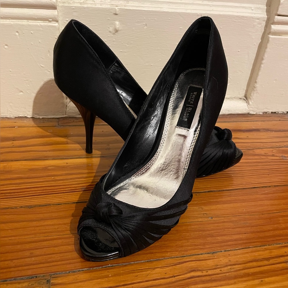 ***Price Reduced***White House/Black Market Teddie Black Pumps Size 7 Org $28
